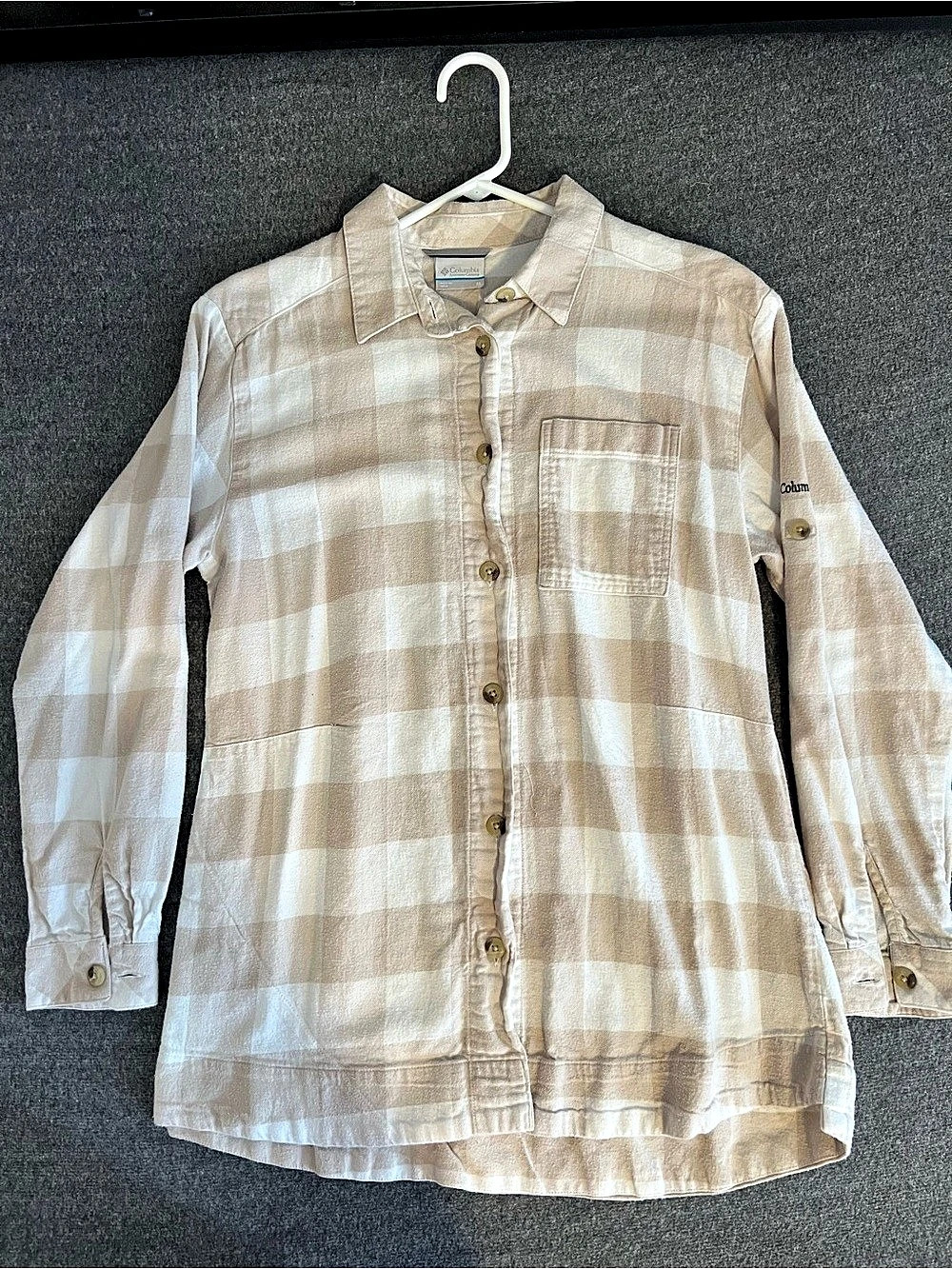 Columbia Men's Plaid Button Down Size Medium